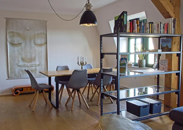 Neustadt-Aussicht - Grosse Wohnung Mit Balkon